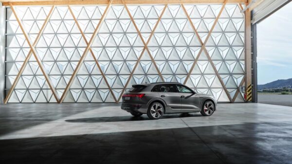 Audi_Q8-etron-2023-06.jpg Audi Q8 e-tron 50 quattro