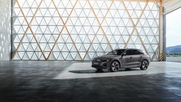 Audi_Q8-etron-2023-07.jpg Audi Q8 e-tron 50 quattro