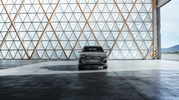 Audi_Q8-etron-2023-08.jpg Audi Q8 e-tron 50 quattro