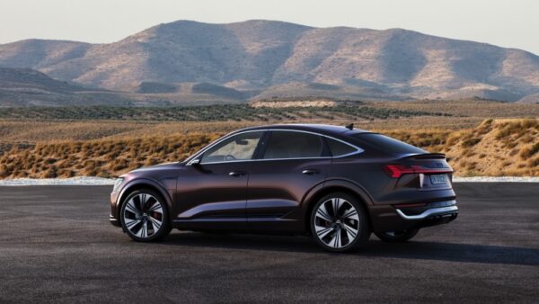 Audi_Q8-etron-sportback-2023-03.jpg Audi Q8 e-tron Sportback 55 quattro