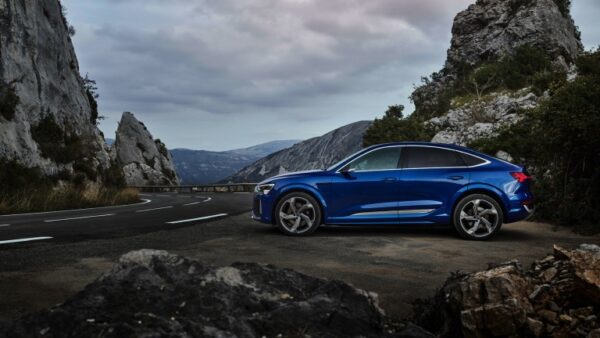 Audi_SQ8-Sportback-etron-2023-05.jpg Audi SQ8 e-tron Sportback