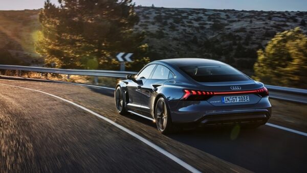 Audi_e-tron_GT_quattro-02.jpg Audi e-tron GT quattro