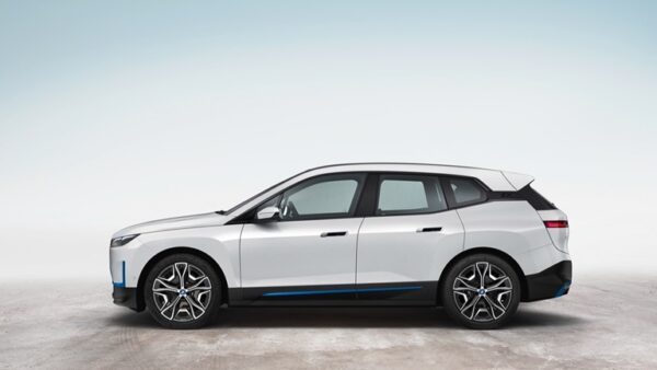 BMW_iX_2022-06.jpg BMW iX xDrive40