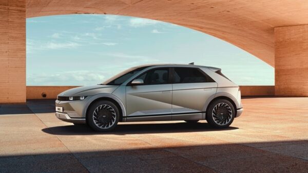 Hyundai_IONIQ5_2021-02.jpg Hyundai IONIQ 5 Standard Range 2WD