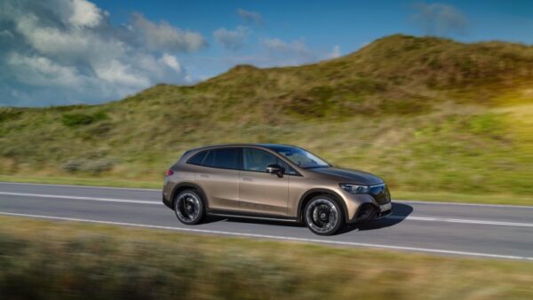Mercedes_EQE_SUV-08.jpg Mercedes EQE SUV 300