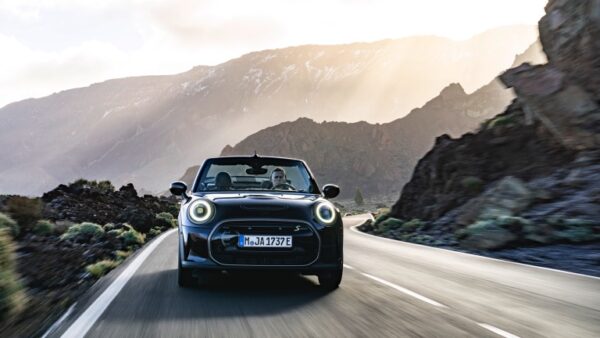 Mini_Electric_Convertible-02.jpg Mini Cooper SE Convertible
