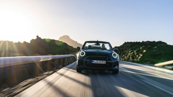 Mini_Electric_Convertible-04.jpg Mini Cooper SE Convertible