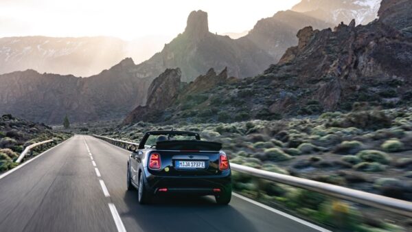 Mini_Electric_Convertible-06.jpg Mini Cooper SE Convertible