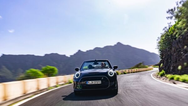 Mini_Electric_Convertible-07.jpg Mini Cooper SE Convertible