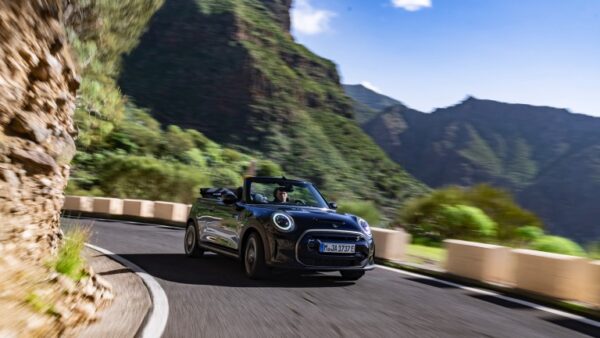 Mini_Electric_Convertible-08.jpg Mini Cooper SE Convertible