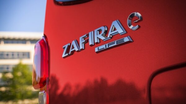 Opel_Zafira-e_Life-05.jpg Opel Vivaro-e Combi L 50 kWh