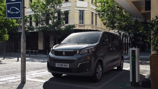 Peugeot_e-Traveller-02.jpg Peugeot e-Traveller Long 50 kWh