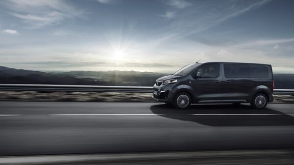 Peugeot_e-Traveller-06.jpg Peugeot e-Traveller Long 50 kWh