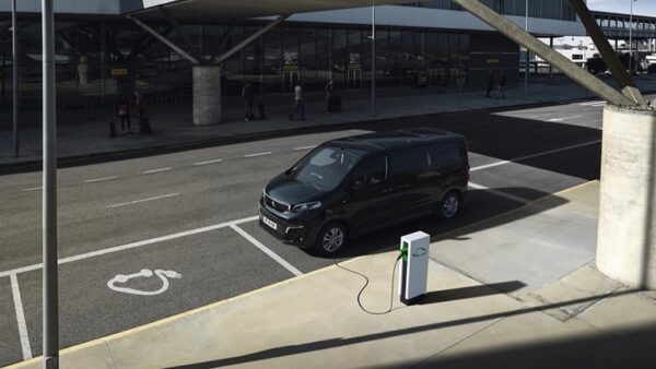 Peugeot_e-Traveller-07.jpg Peugeot e-Traveller Long 50 kWh