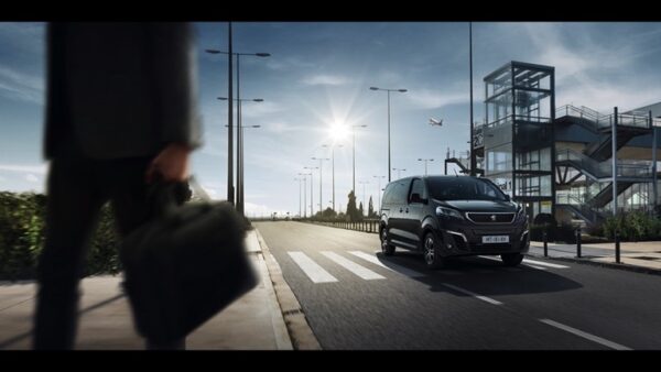 Peugeot_e-Traveller-08.jpg Peugeot e-Traveller Long 50 kWh