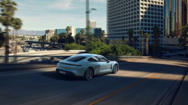 Porsche_Taycan_4S-03.jpg Porsche Taycan 4S