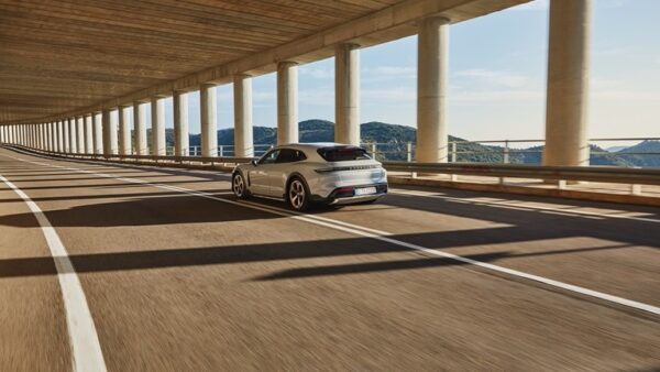 Porsche_Taycan_4S_Cross_Turismo-04.jpg Porsche Taycan 4 Cross Turismo