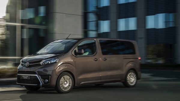 Toyota_PROACE_Verso-02.jpg Toyota PROACE Shuttle L 75 kWh