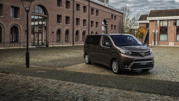Toyota_PROACE_Verso-05.jpg Toyota PROACE Shuttle L 75 kWh