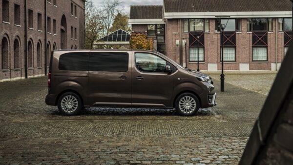 Toyota_PROACE_Verso-07.jpg Toyota PROACE Shuttle L 75 kWh