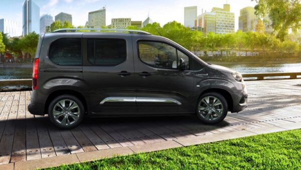 Toyota_Proace_City_Verso_Electric-02.jpg Toyota Proace City Verso Electric L1 50 kWh