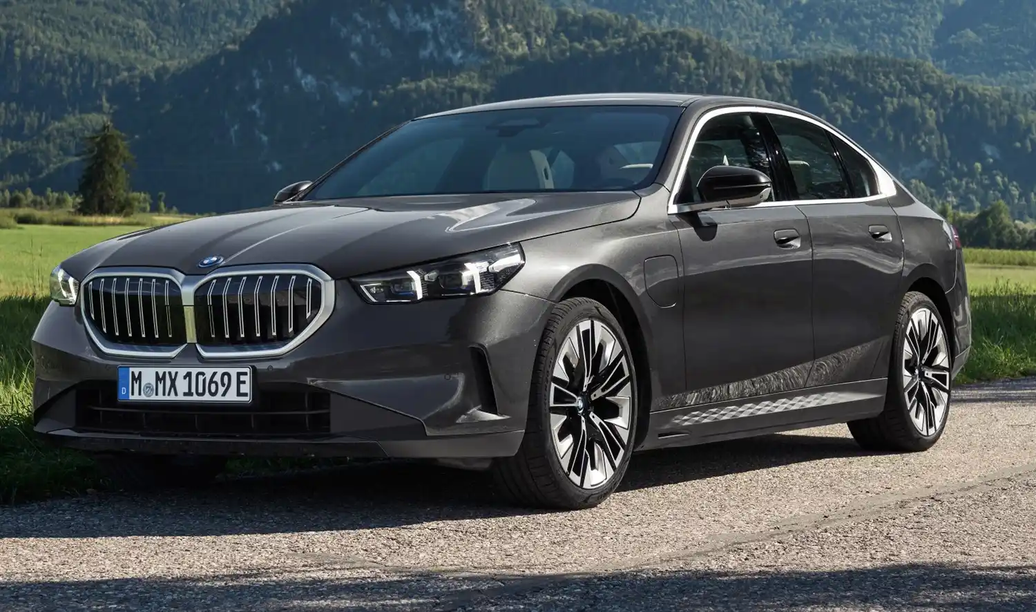 bmw i5 الكهربائية الجديدة